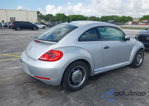 2015 Volkswagen Beetle 1.8T Classic z USA, uszkodzony, nr VIN 3VWF17AT1FM649625